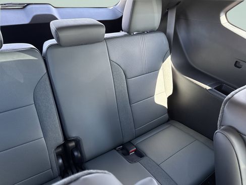 New 2026 GMC Acadia AT4 w/ Luxury Package AWD/4WD image 20