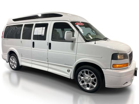 Used 2024 GMC Savana 2500 w/ Driver Convenience Package RWD image 5