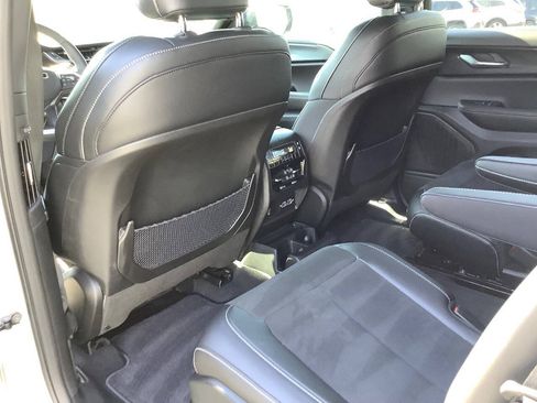 Used 2025 Jeep Grand Cherokee L Laredo AWD/4WD image 38