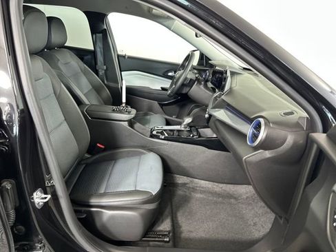 Used 2025 Chevrolet Trax LT w/ Driver Confidence Package image 28