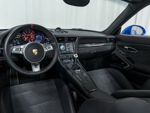 Certified 2016 Porsche 911 Carrera GTS image 23