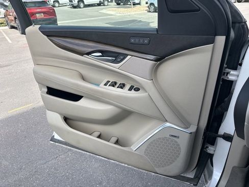 Used 2019 Cadillac Escalade ESV Premium Luxury AWD/4WD image 23