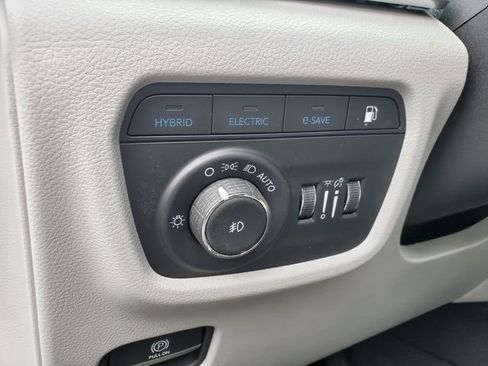 Used 2022 Jeep Grand Cherokee Overland w/ Advanced Protech Group III image 10