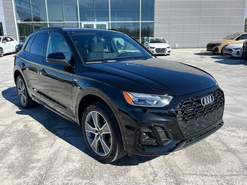 Used 2025 Audi Q5 2.0T Premium w/ Convenience Plus Package image 3