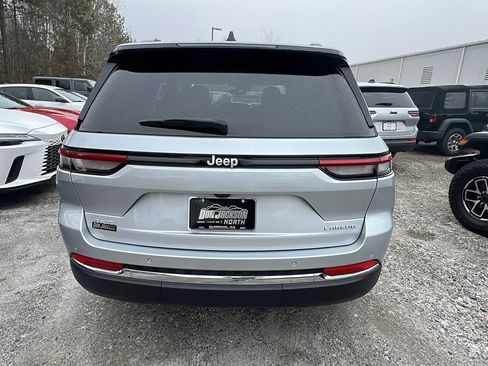 Used 2024 Jeep Grand Cherokee Laredo w/ Trailer Tow Package image 9