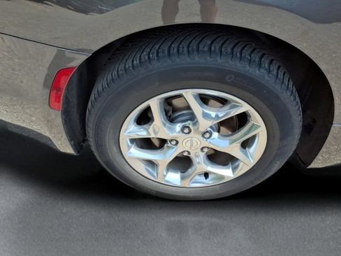 Used 2019 Chrysler Pacifica Limited FWD image 9