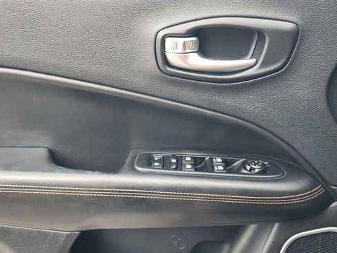 Used 2019 Jeep Compass Limited FWD image 22