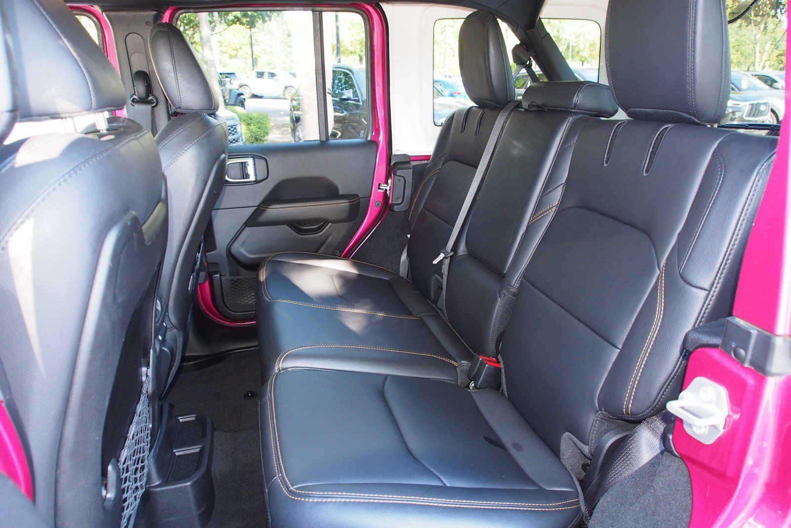 Used 2024 Jeep Wrangler Unlimited Sahara w/ Technology Group AWD/4WD image 18