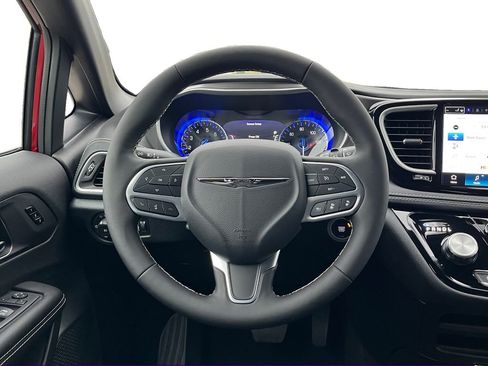 New 2026 Chrysler Pacifica Select FWD image 21