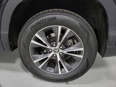 Certified 2019 Toyota Highlander LE image 8