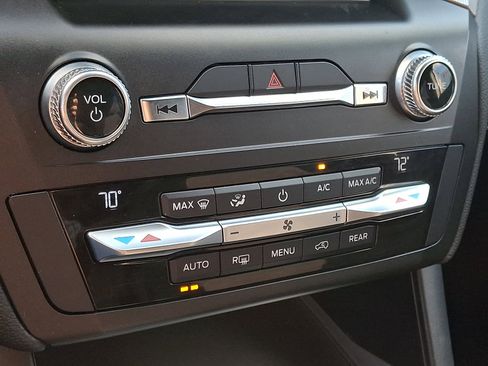 Used 2020 Ford Explorer XLT image 16