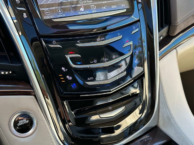 Used 2017 Cadillac Escalade ESV Luxury AWD/4WD image 31
