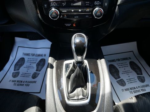 Used 2019 Nissan Rogue SV AWD/4WD image 13