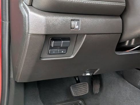 Used 2024 Chevrolet Colorado LT w/ LT Convenience Package II AWD/4WD image 15
