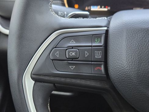 Used 2025 Jeep Grand Cherokee L Laredo RWD image 27
