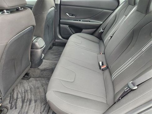 Used 2024 Hyundai Elantra Blue image 30