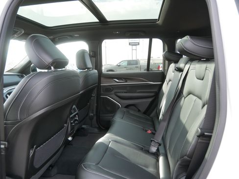 New 2026 Jeep Grand Cherokee Limited AWD/4WD image 4