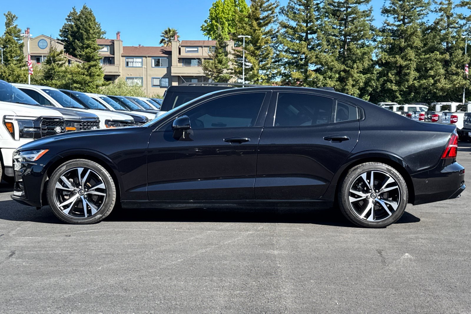 Used 2025 Volvo S60 B5 Plus AWD/4WD image 9
