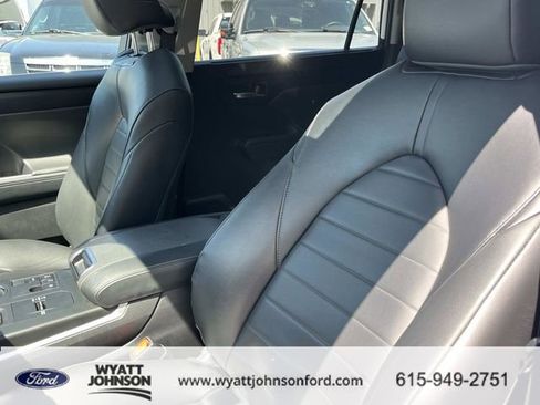 Used 2023 Toyota Highlander XLE image 31