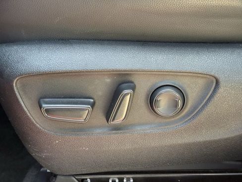 Used 2023 Toyota Highlander XLE FWD image 30