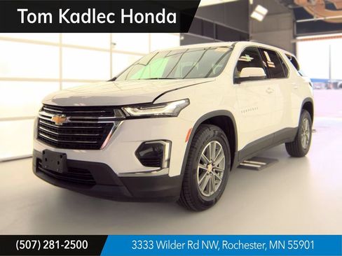 Used 2023 Chevrolet Traverse LT AWD/4WD image 1