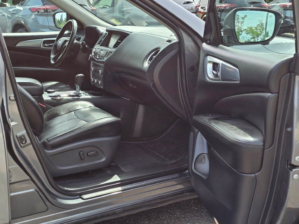 Used 2020 Nissan Pathfinder SL AWD/4WD image 14