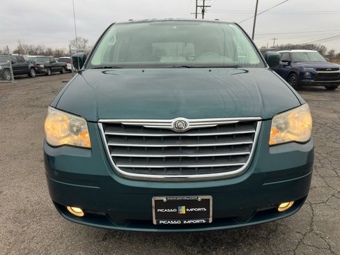 Used 2009 Chrysler Town & Country Touring image 14