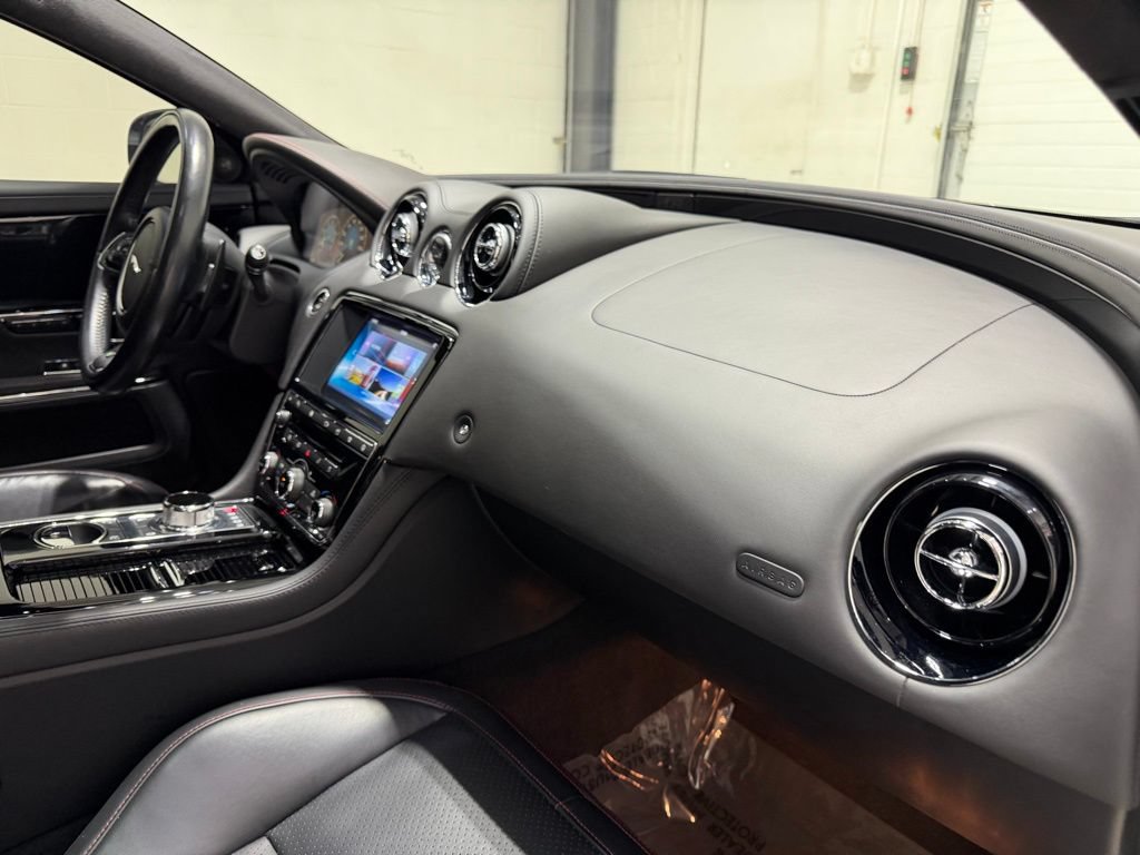 Used 2016 Jaguar XJ RWD image 45