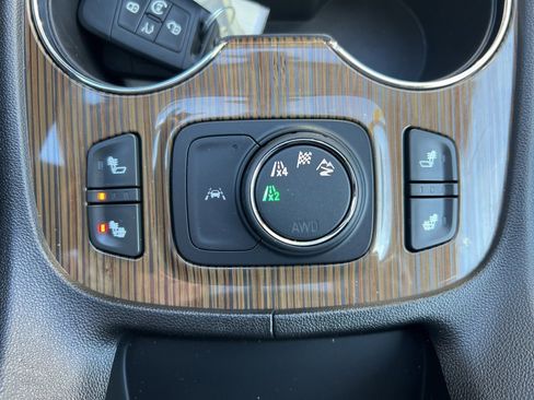 Used 2022 GMC Acadia SLE w/ Driver Convenience Package image 24