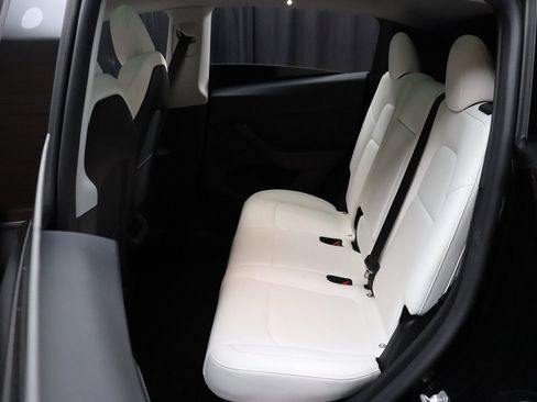 Used 2023 Tesla Model Y Performance image 44