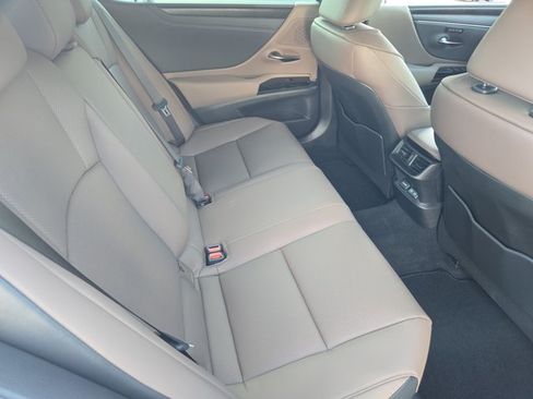 Used 2025 Lexus ES 300h w/ Premium Package FWD image 20