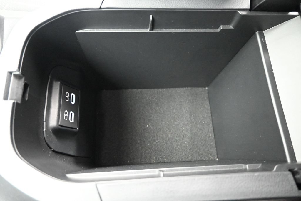 Used 2025 Toyota RAV4 XLE AWD/4WD image 33
