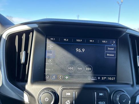 Used 2024 GMC Terrain SLT image 21