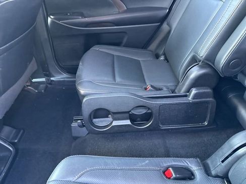 Used 2019 Toyota Highlander Limited image 24