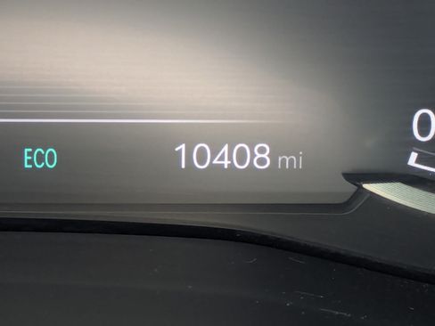 Certified 2023 Genesis G70 2.0T RWD image 28