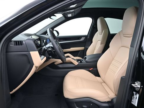 Certified 2026 Porsche Cayenne Coupe AWD/4WD image 5