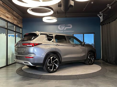 Used 2022 Mitsubishi Outlander SE AWD/4WD image 3