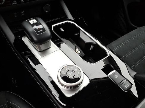 Used 2025 Mitsubishi Outlander SE FWD image 24