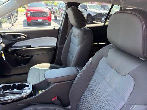 New 2026 Chevrolet Trax LT w/ LT Convenience Package FWD image 10