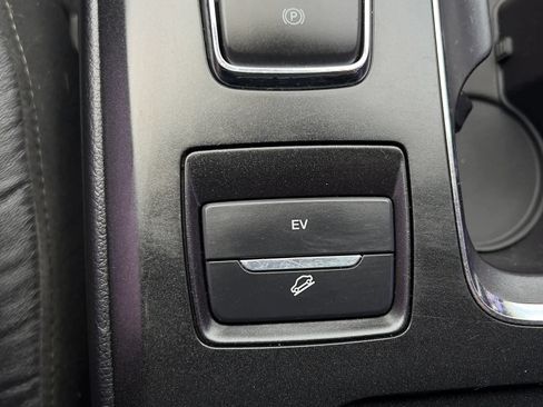 Used 2017 Ford Fusion Energi SE FWD image 24
