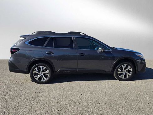 Used 2022 Subaru Outback Limited XT image 2