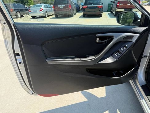 Used 2013 Hyundai Elantra SE image 23