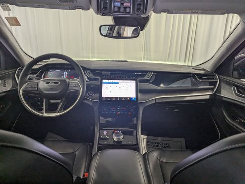 Used 2023 Jeep Grand Cherokee 4x4 image 15