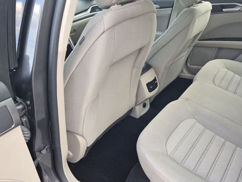 Used 2020 Ford Fusion SE FWD image 17