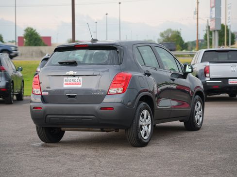 Used 2016 Chevrolet Trax LS FWD image 3