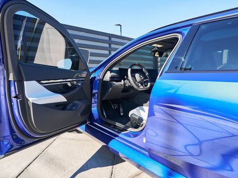 Used 2025 BMW M5 Touring image 29