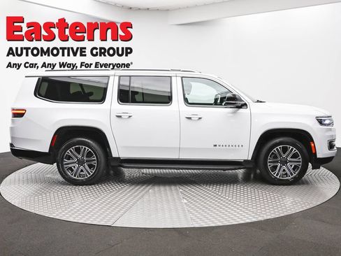 Used 2024 Jeep Wagoneer L Series II RWD image 4