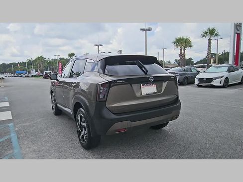 Used 2025 Nissan Kicks SV FWD image 32