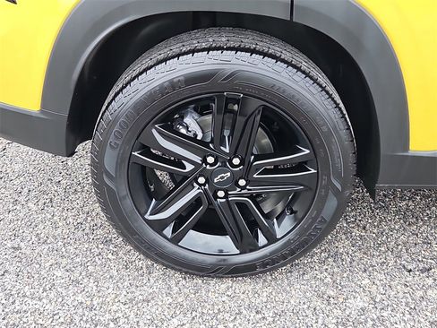 Certified 2025 Chevrolet Trax ACTIV w/ Sunroof Package image 9