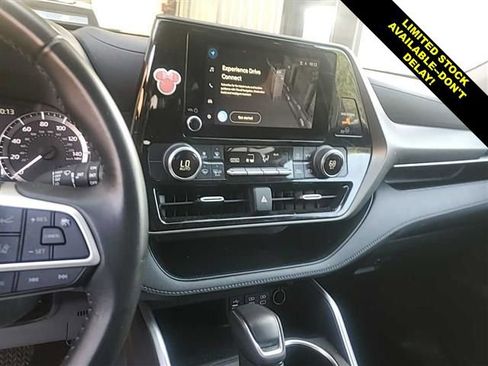 Used 2023 Toyota Highlander LE FWD image 10